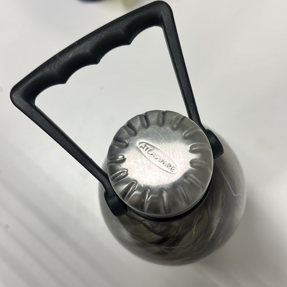 New 64 oz Atlasware insulation 18 hr hot/cold jug - Picture 2 of 4